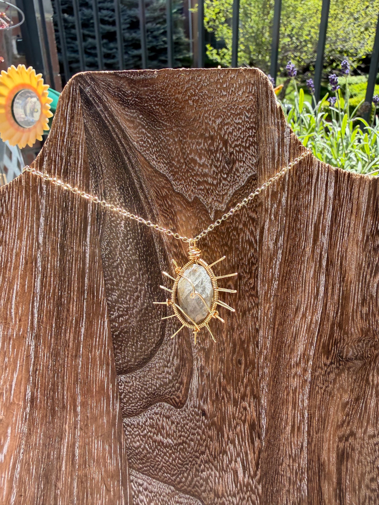 Labradorite sun in gold☀️