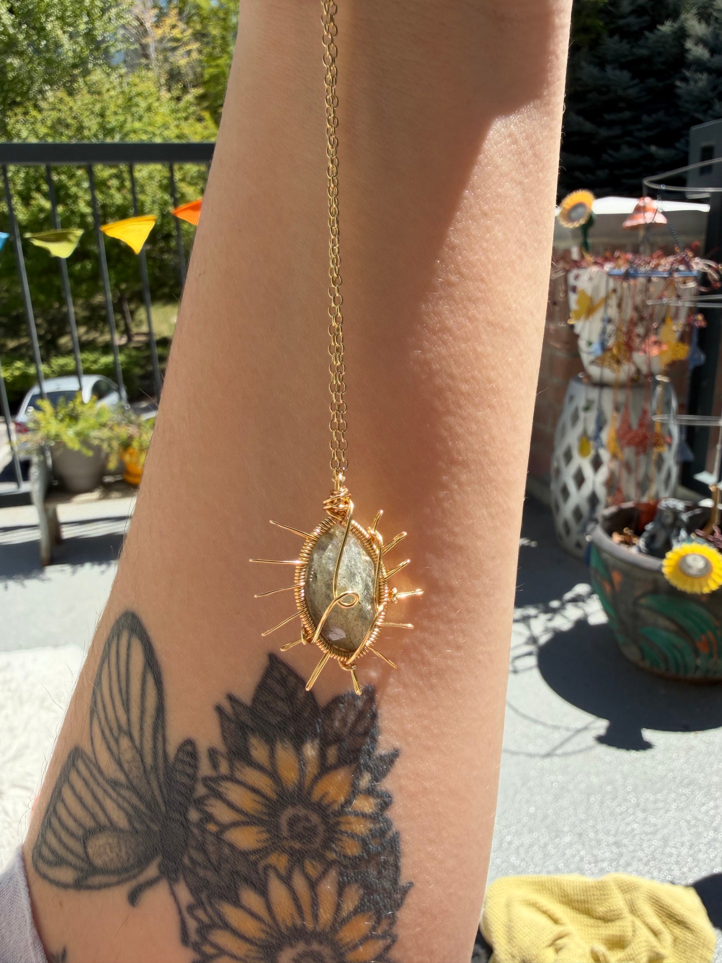 Labradorite sun in gold☀️