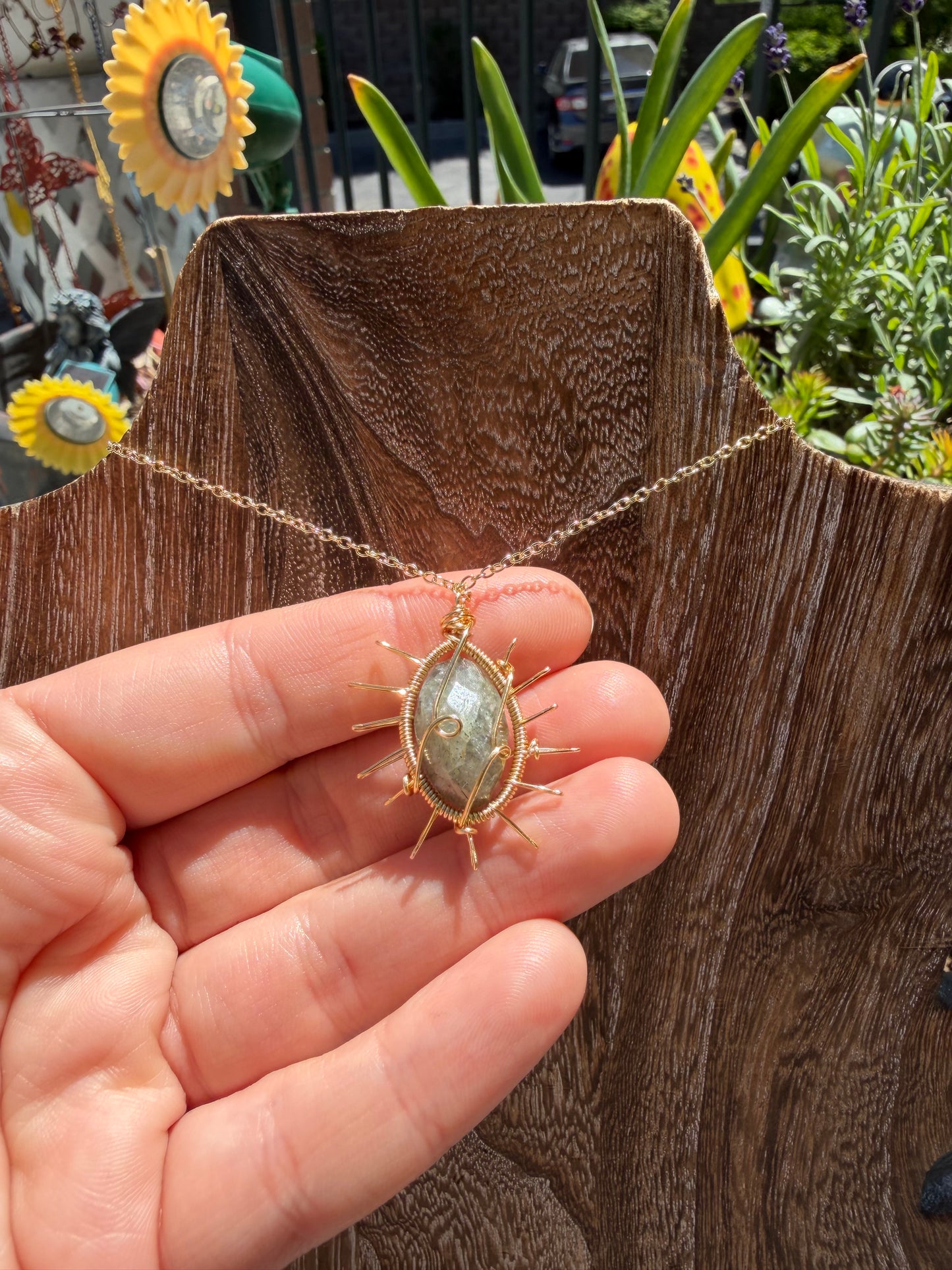 Labradorite sun in gold☀️