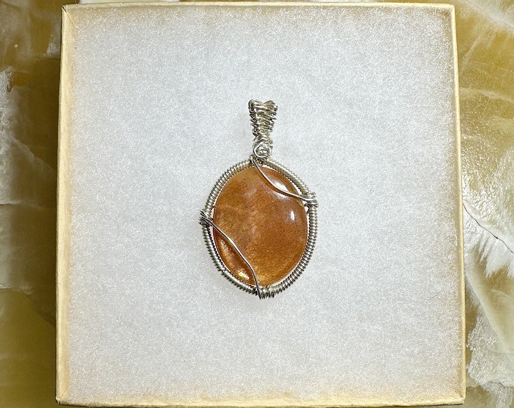 Sunstone flashy pendant